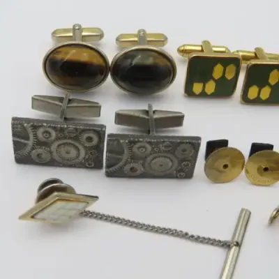 Lot of 4 pairs of vintage cufflinks and some tie pins