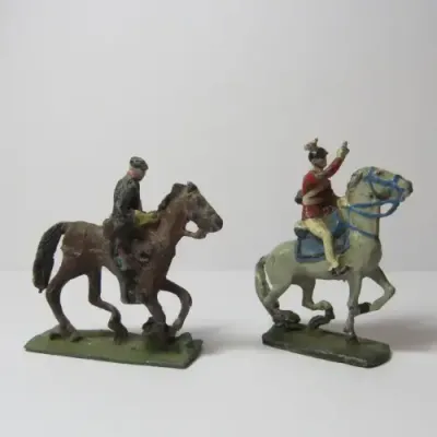 Pair of vintage cavalry lead soldiers - 30mm soldiers