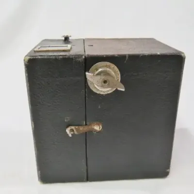 Vintage Kodak Six-20 Popular Brownie box camera