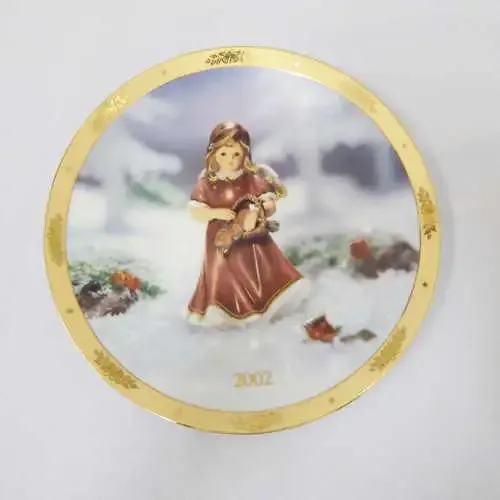 Goebel 2002 porcelain wall plate with Christmas theme