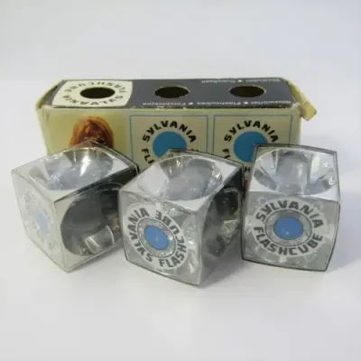 Set of 3 vintage Sylvania flash cubes in box
