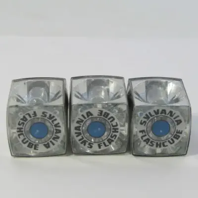 Set of 3 vintage Sylvania flash cubes in box