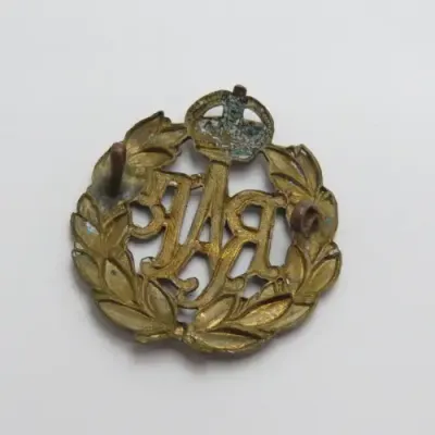WW2 Royal Air Force cap badge with lugs