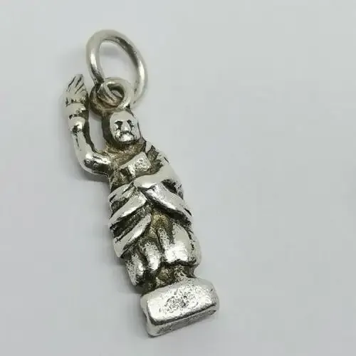 Vintage silver figurine charm for bracelet - weighs 4.1g