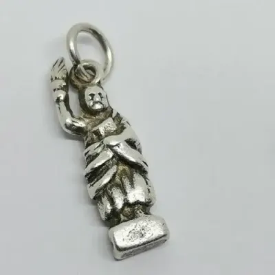 Vintage silver figurine charm for bracelet - weighs 4.1g