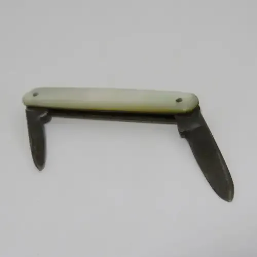 Vintage R.F. Mosley Pocket knife with mother of pearl handle - One side damaged