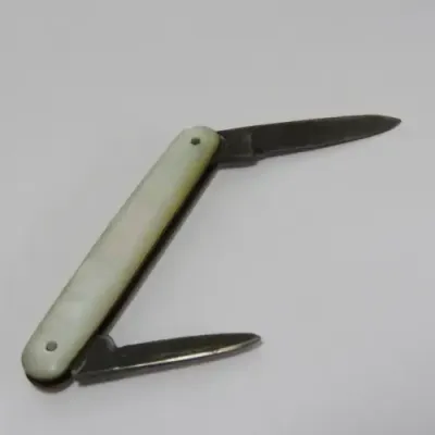 Vintage R.F. Mosley Pocket knife with mother of pearl handle - One side damaged