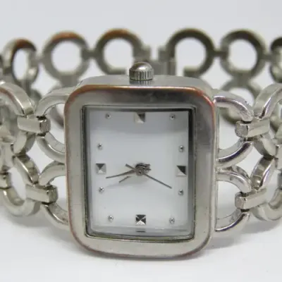 Ladies Quartz fashion watch - Working - Losing colour