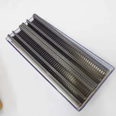 Agfacolor Dia-Rahmen `K` frame holder - Holds frames - Lid has a chip and a crack