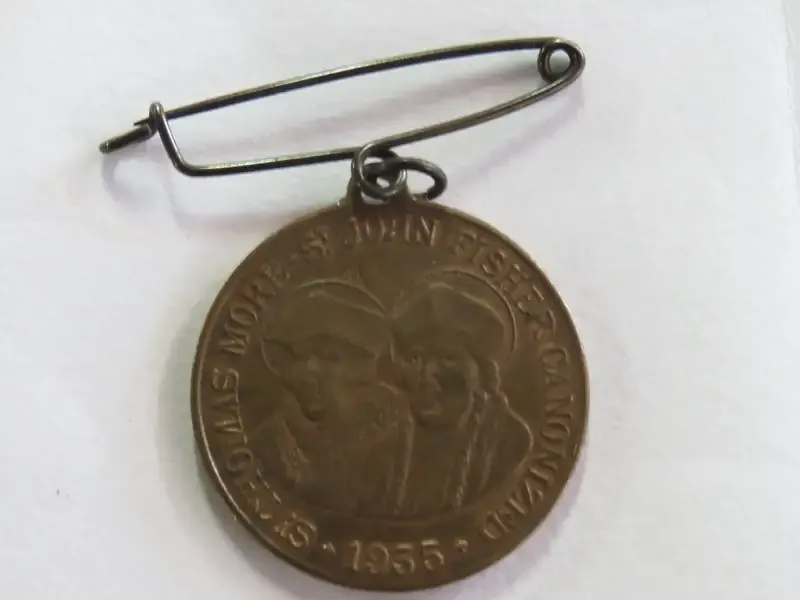 St. Thomas More and St. John Fisher Canonized medallion - Martyred Tower Hill