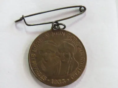 St. Thomas More and St. John Fisher Canonized medallion - Martyred Tower Hill