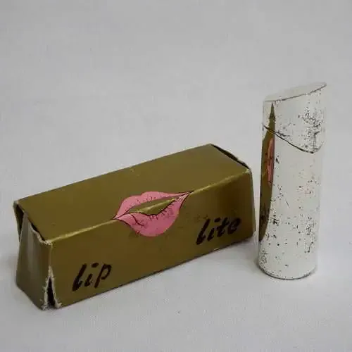 Lipstick pocket lighter in box (8283A)