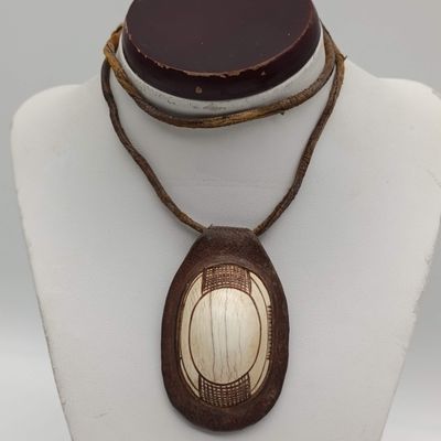 Original Himbu Omakipa/Ekipa set in leather for traditional jewellery