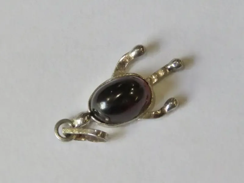 Silver pendant with blood stone