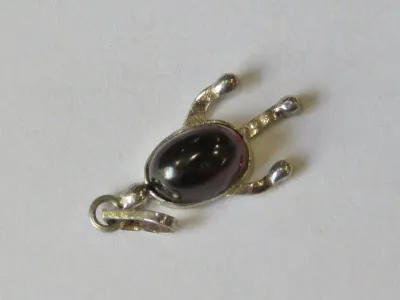 Silver pendant with blood stone