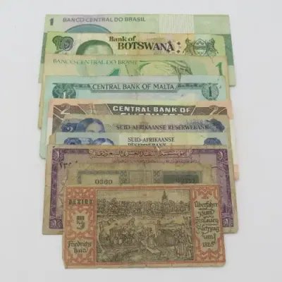 Lot of 10 world banknotes