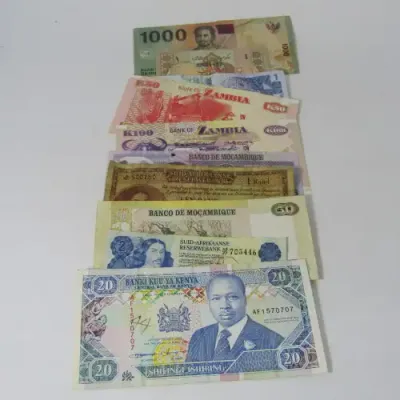 Lot of 10 World banknotes