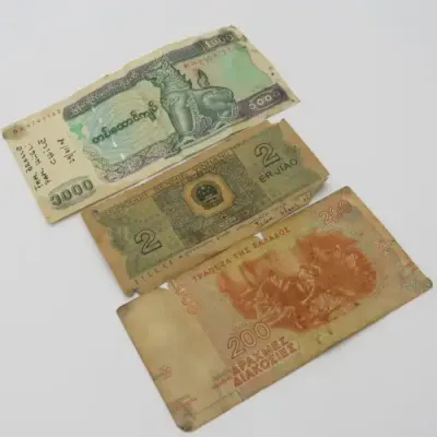 Lot of 10 well used world banknotes
