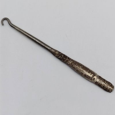 Vintage Cuthberts shoelace puller
