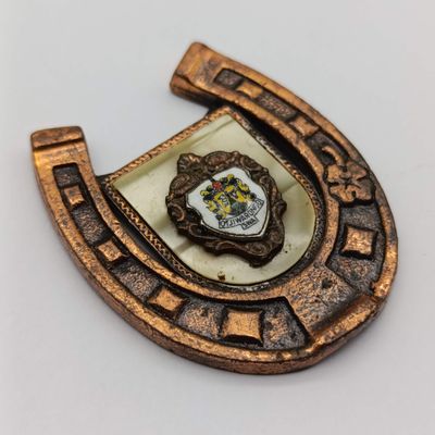 Vintage horse shoe nik nak