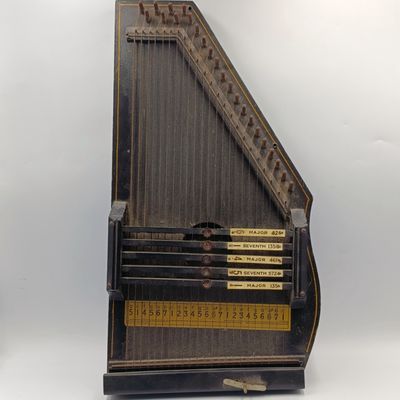 Vintage 5 chord autoharp musical instrument