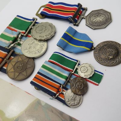 Set of 5 SA Army medals including UN peace medal and Tshumelo Ikatelaho with peace support clasp - Plus 3 miniatures and photo of female recipient - Sergeant Hoon