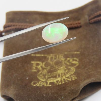 Predominantly Green Opal of 3,82 carats