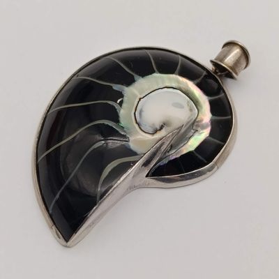 Vintage Nautilus Shell in sterling silver pendant