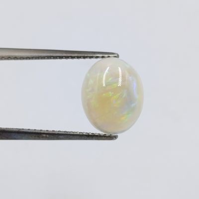 Beautiful multi color opal of 2,1 carat