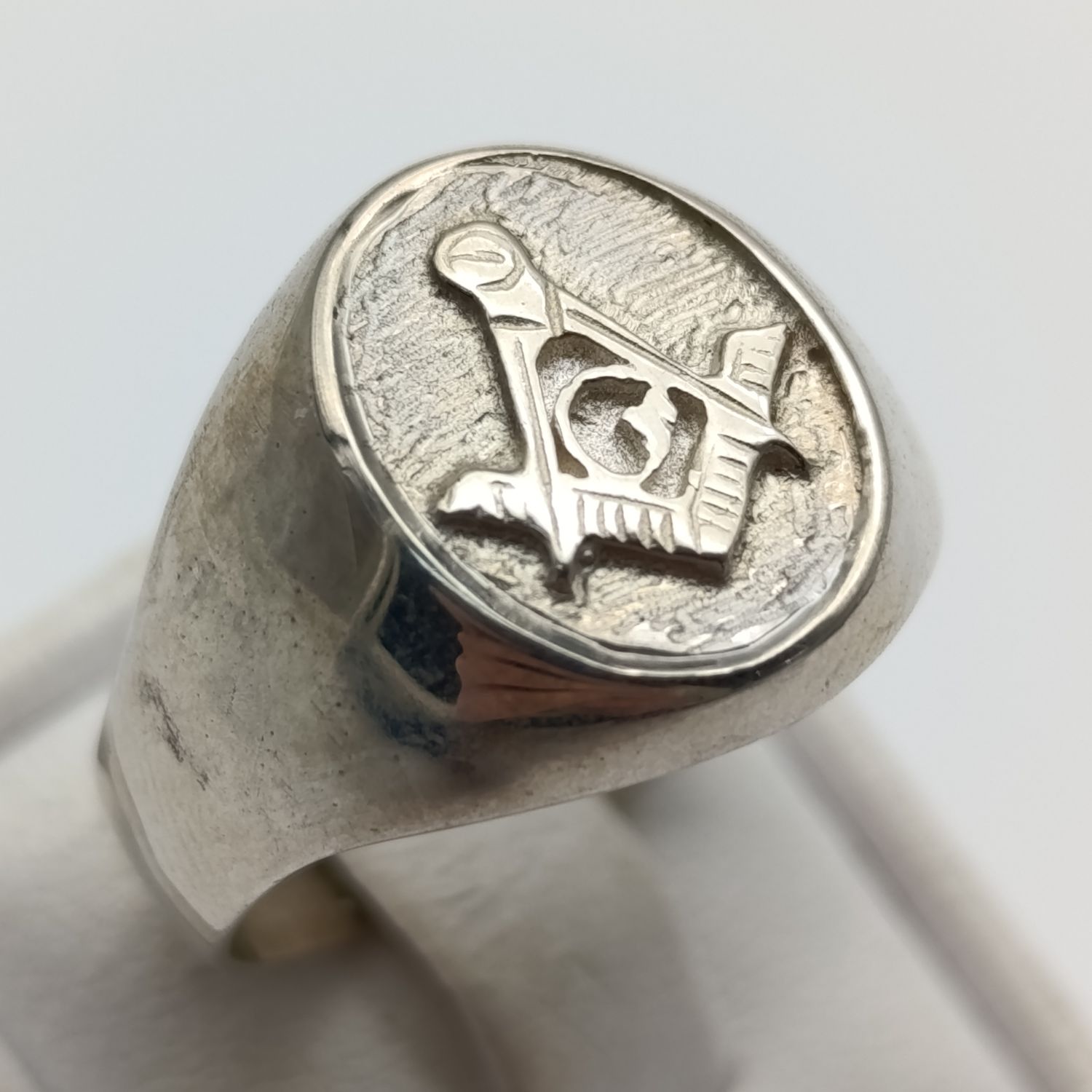 Sterling silver Masonic mens ring - weighs 7.5g - size S 1/2