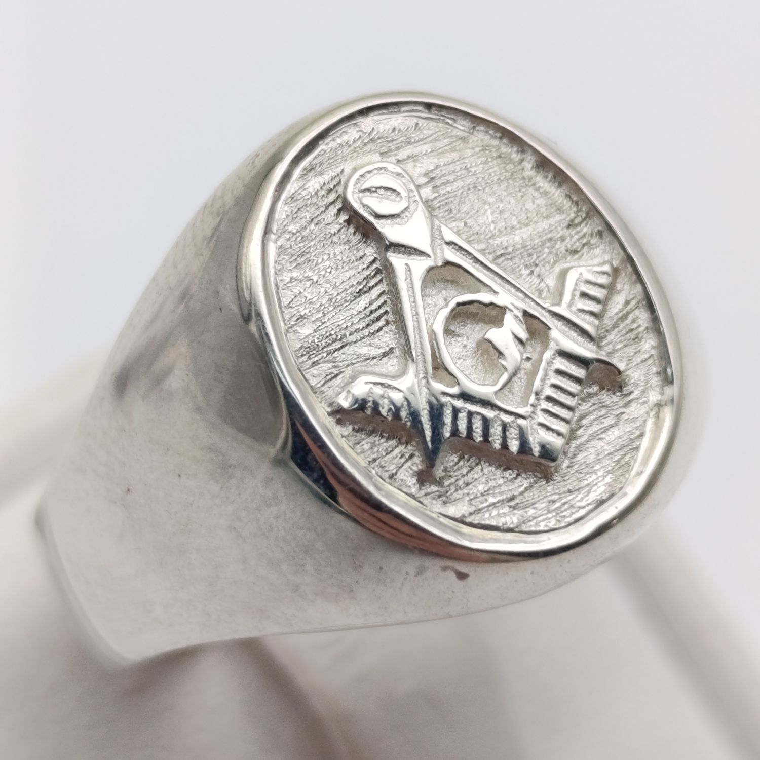 Sterling silver Masonic mens ring - weighs 7.5g - size S 1/2