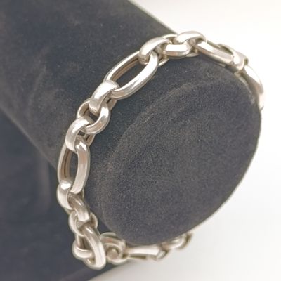 Very unique sterling silver bracelet - weighs 18.6g - length 21cm