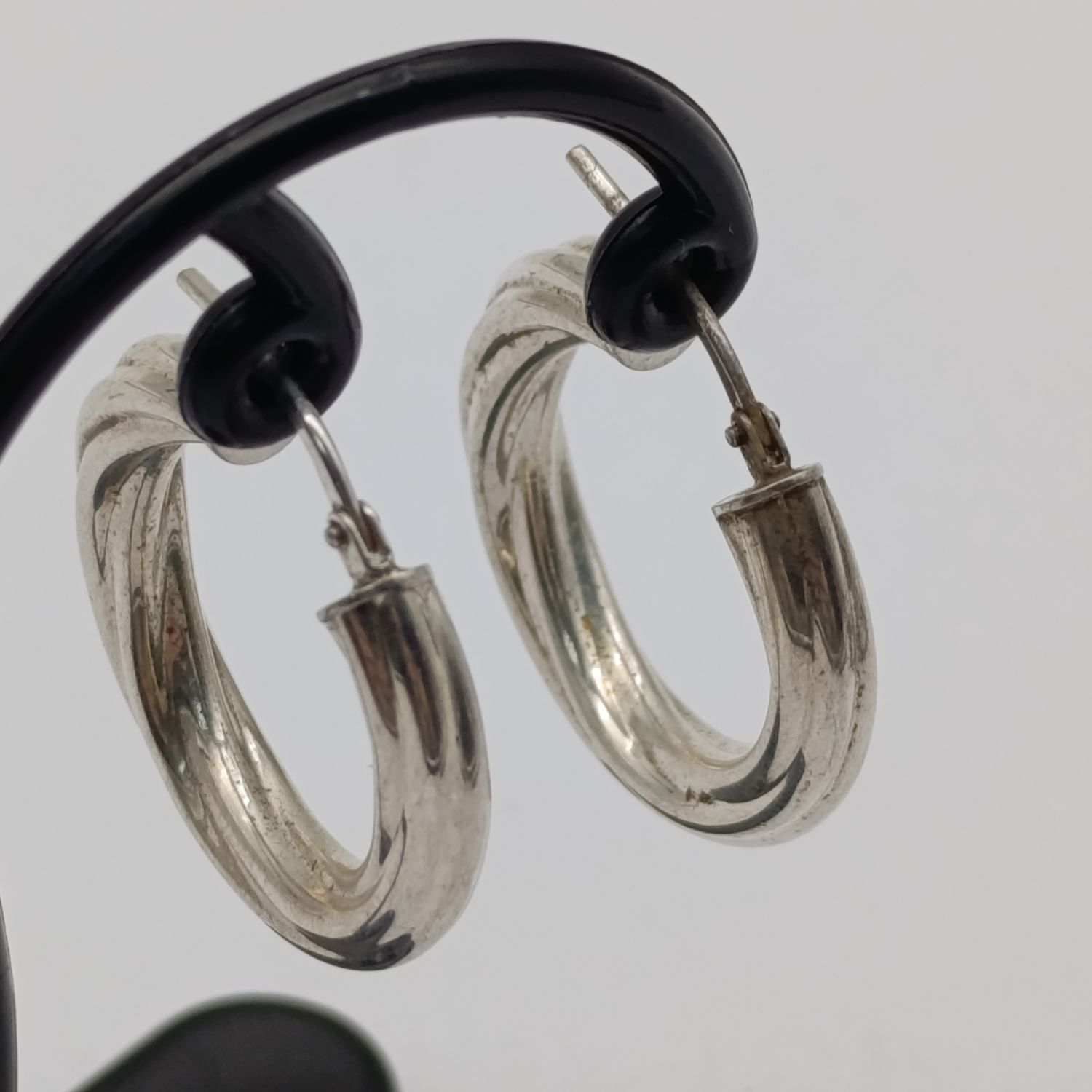 Pair of sterling silver twisted hoop earrings - weighs 3.7g