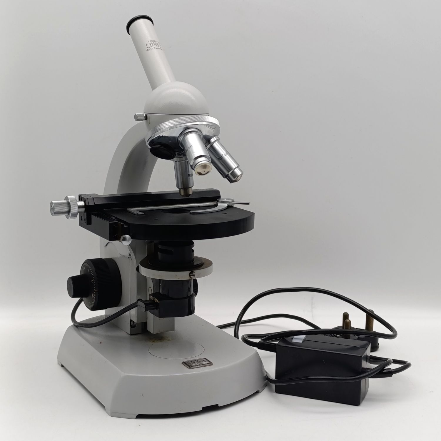 Vintage Carl Zeiss monocular Lab microscope in wooden case - working