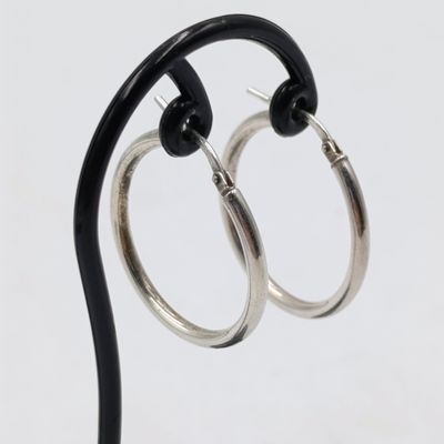 Pair of sterling silver hoop earrings - weighs 2,1 grams