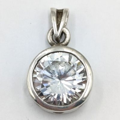 Sterling silver pendant with large clear stone - weighs 3,8 grams