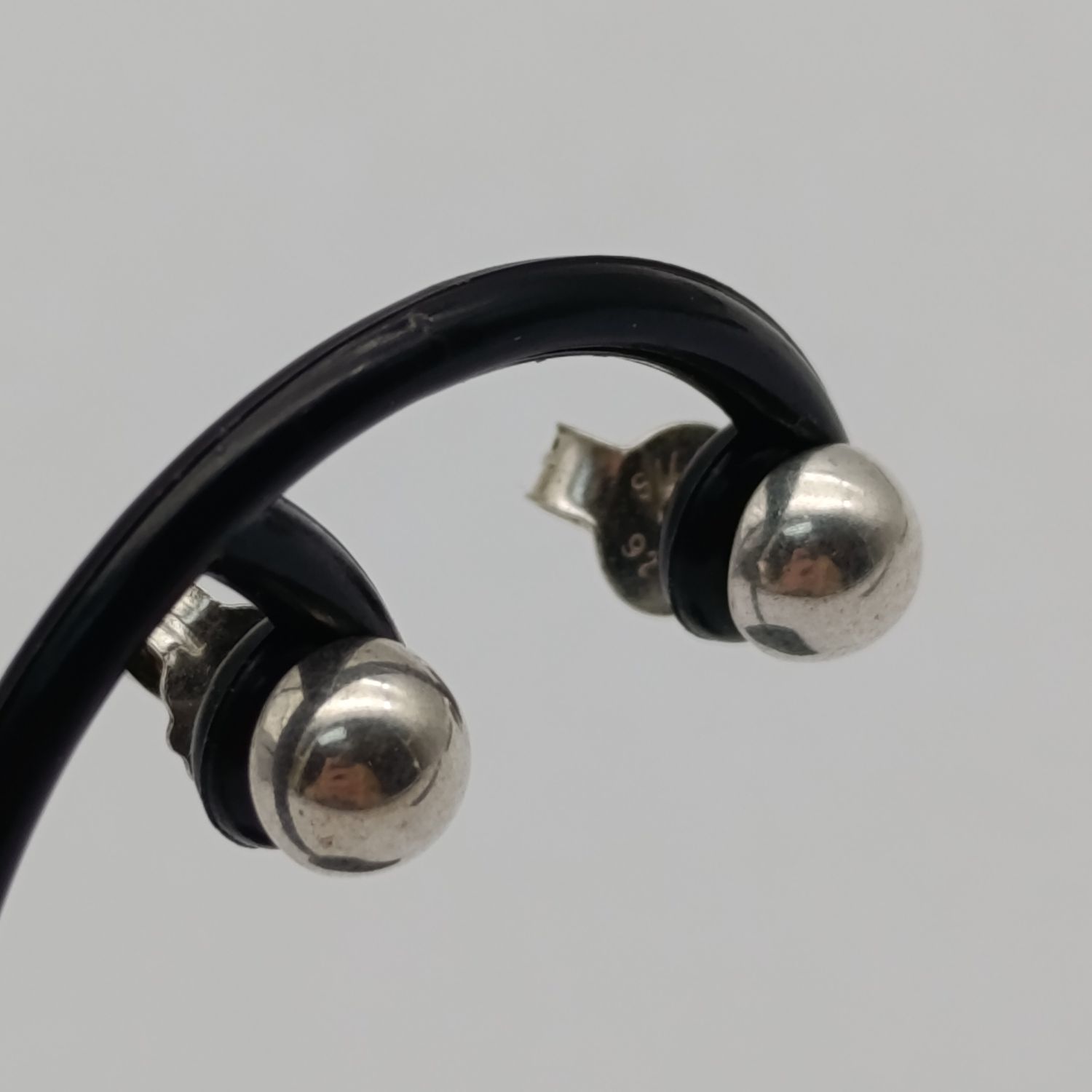 Pair of sterling silver studs earrings - weighs 0.2g