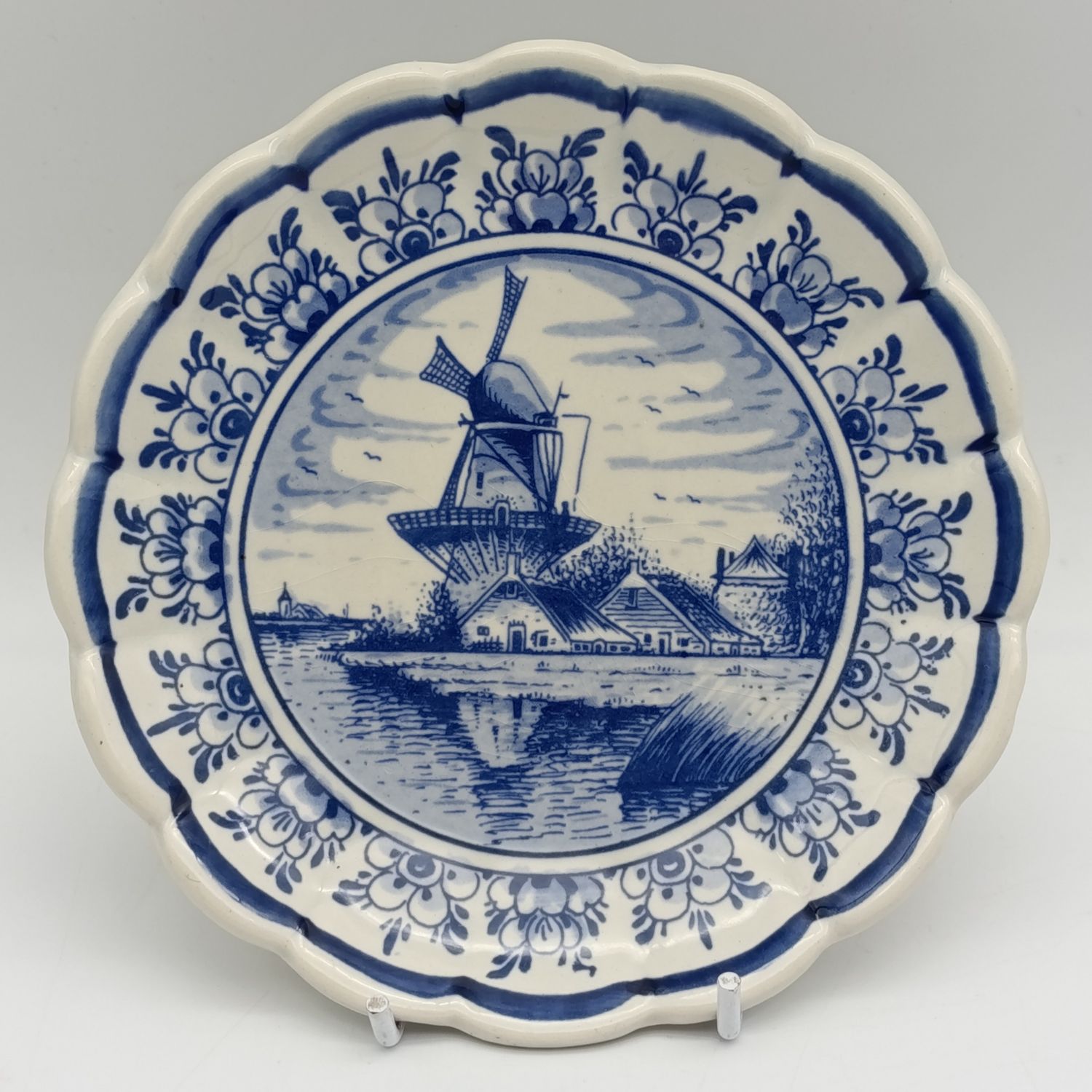 Vintage Delfts Blue small porcelain wall hanging plate