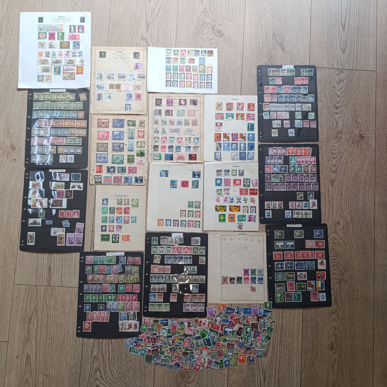 Lot of about 1000 German Bundespost stamps - Taker from old albums - unchecked for variations
