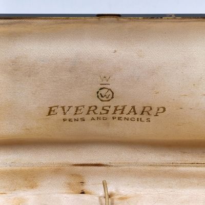 Vintage Eversharp metal pen case