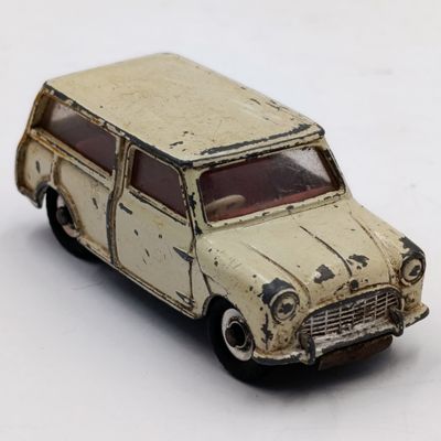 Meccano Dinky Toys #197 Morris Minor Traveller toy car