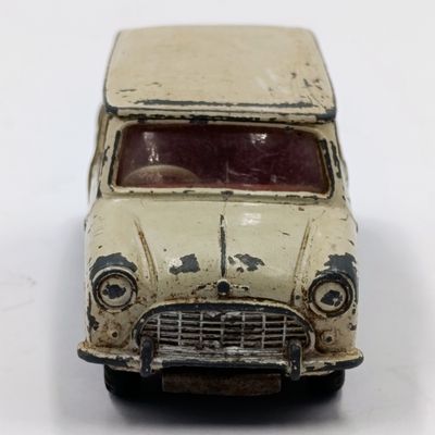 Meccano Dinky Toys #197 Morris Minor Traveller toy car