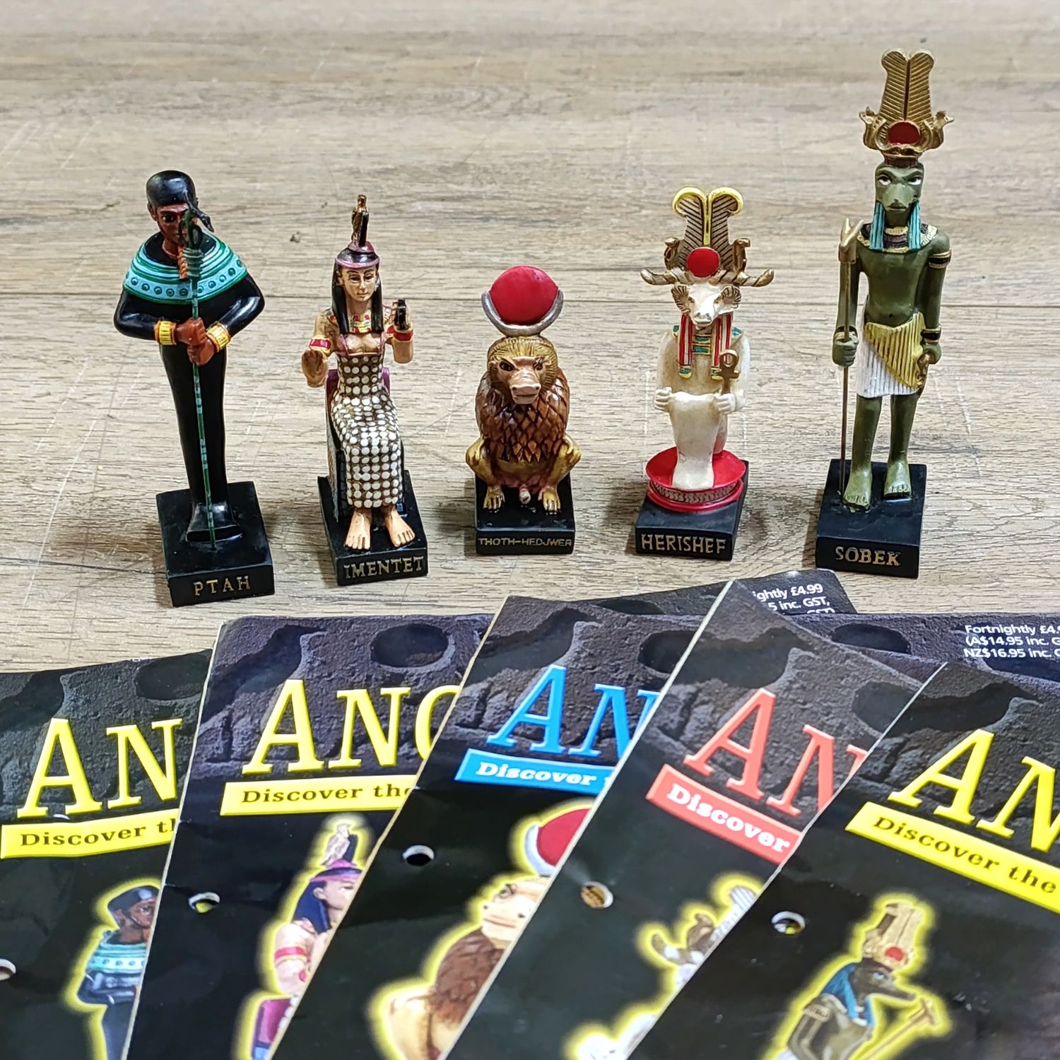 Lot of 5 gods of Ancient Egypt figurines with magazines