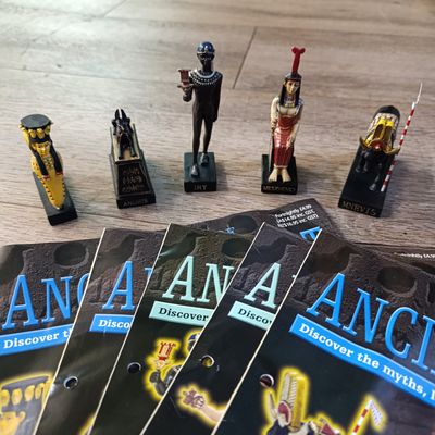 Lot of 5 gods of Ancient Egypt figurines with magazines