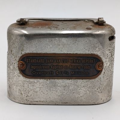 Vintage Standard Bank van Zuid-Afrika money box - no key #18594