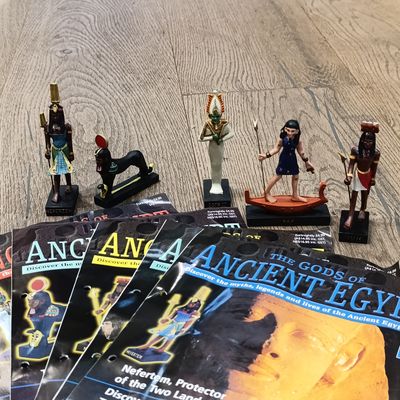 Lot of 5 gods of Ancient Egypt figrines with magazines