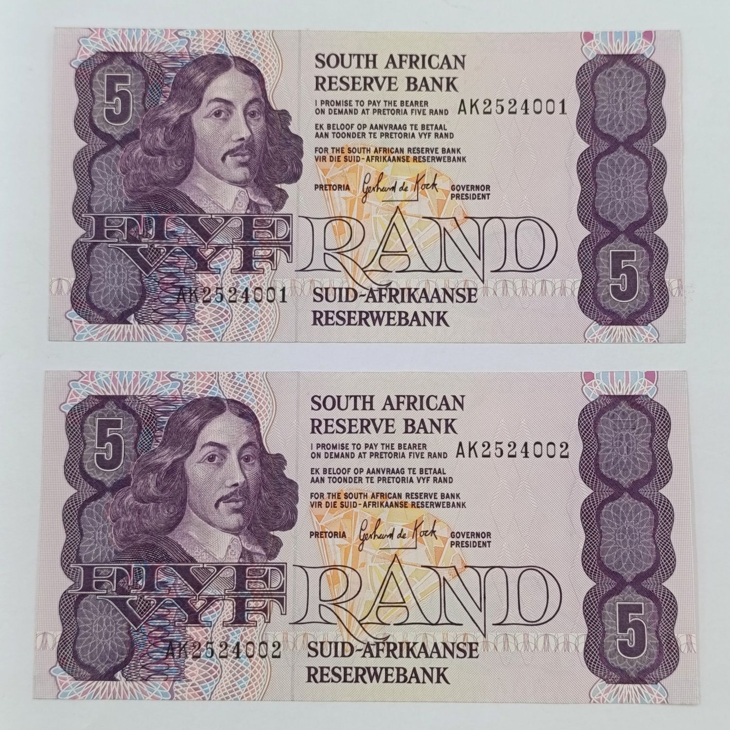South Africa 3rd Issue GPC de Kock pair of R5 banknotes uncirculated with consecutive numbers