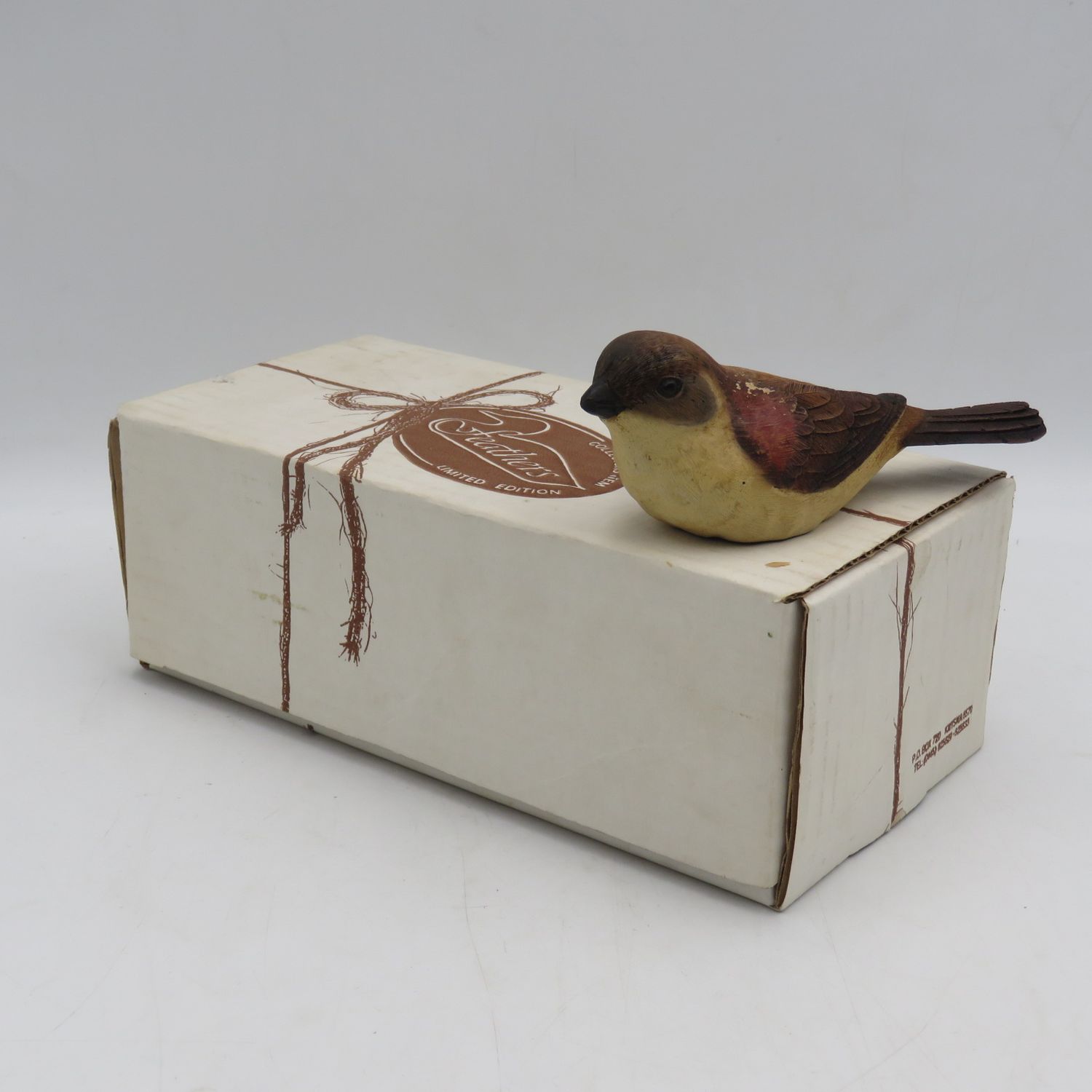 Feathers Cape White eye figurine in box