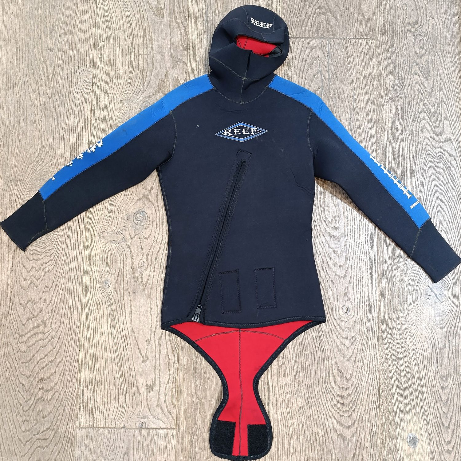 Reef long sleeve diving wetsuit top with hoodie - size Medium