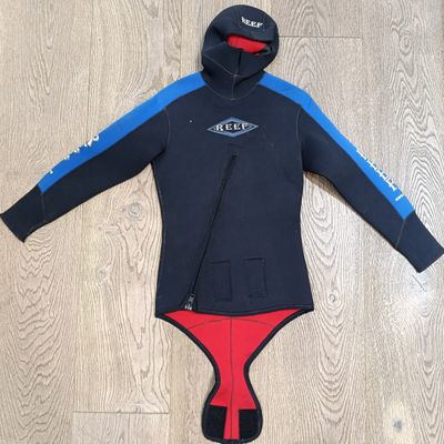 Reef long sleeve diving wetsuit top with hoodie - size Medium